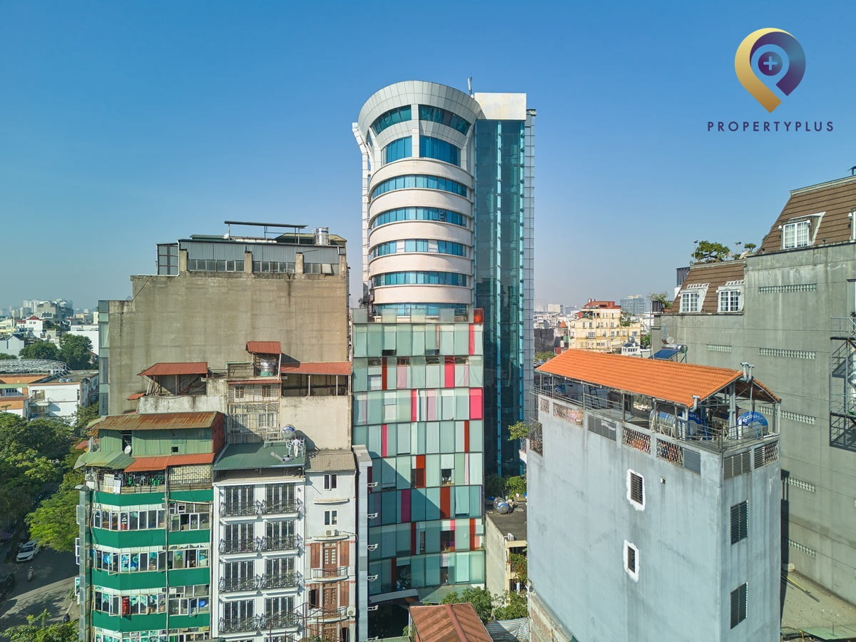 Toàn cảnh mặt ngoài tòa nhà Ruby Plaza tại quận Hai Bà Trưng, Hà Nội. - hình ảnh từ Property Plus
